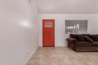 6038 W Gelding Dr in Glendale, AZ - Building Photo - Building Photo