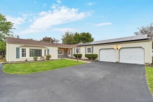 1467 Goshen Turnpike in Middletown, NY - Building Photo