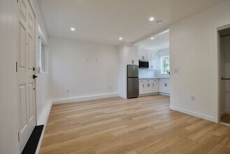 4565 Hazeltine Ave in Los Angeles, CA - Building Photo - Building Photo