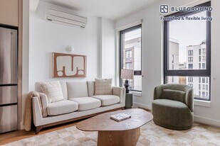 130 Hope St in Brooklyn, NY - Building Photo