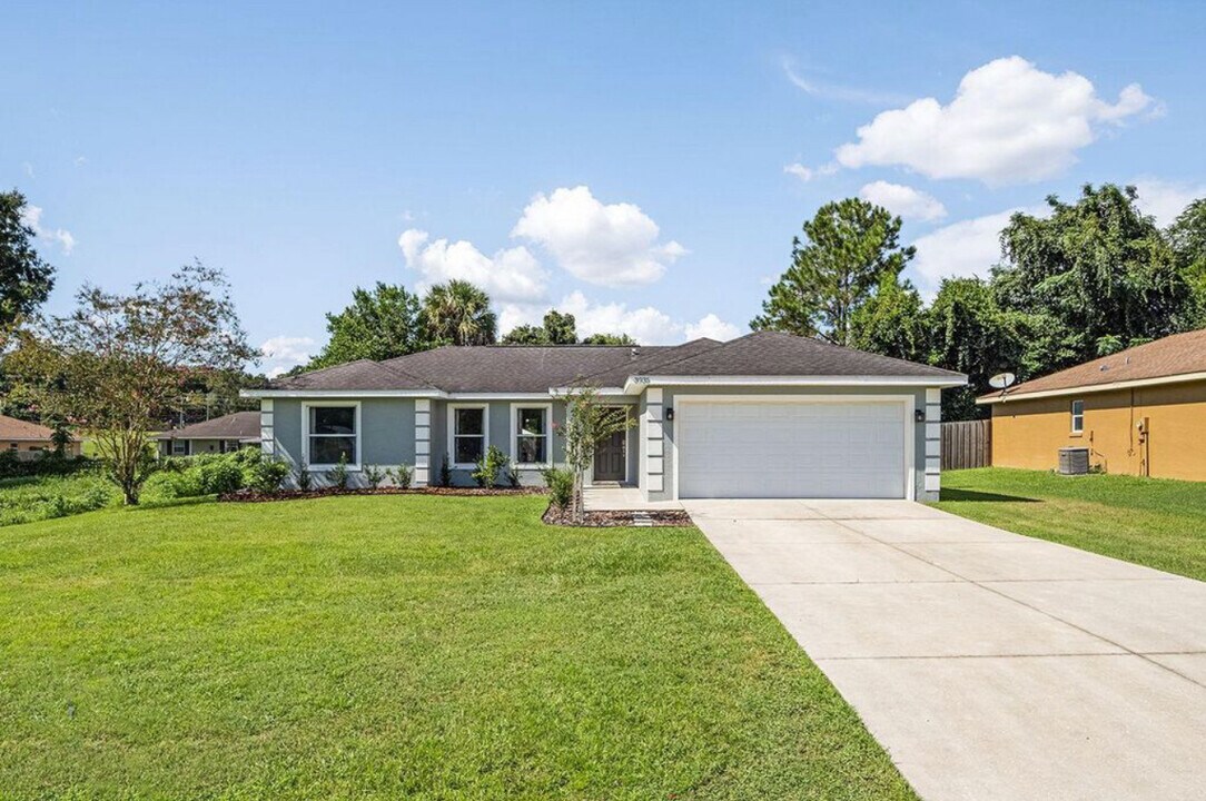 3935 SE 136th Pl in Summerfield, FL - Building Photo