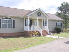 15147 Carol Dr in Smithfield, VA - Building Photo