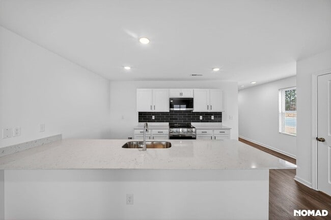 2401 Brookville Dr in Greenville, NC - Building Photo - Building Photo