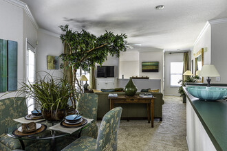 Tuckaway at Shawnee in Shawnee, KS - Foto de edificio - Interior Photo