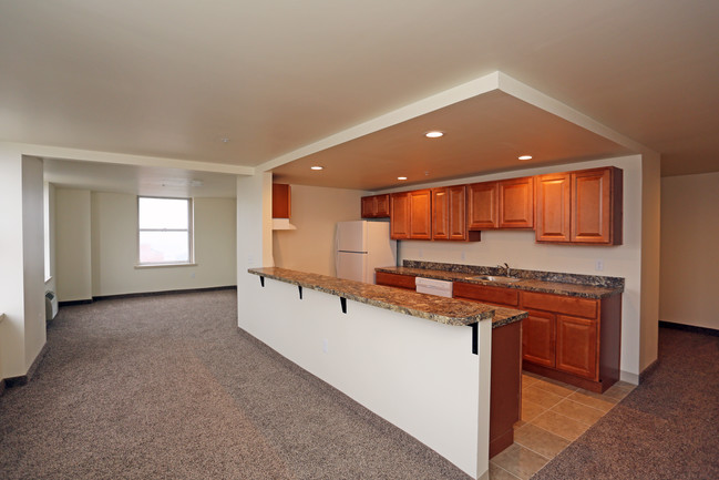 Lincoln Tower Apartments in Reading, PA - Building Photo - Interior Photo