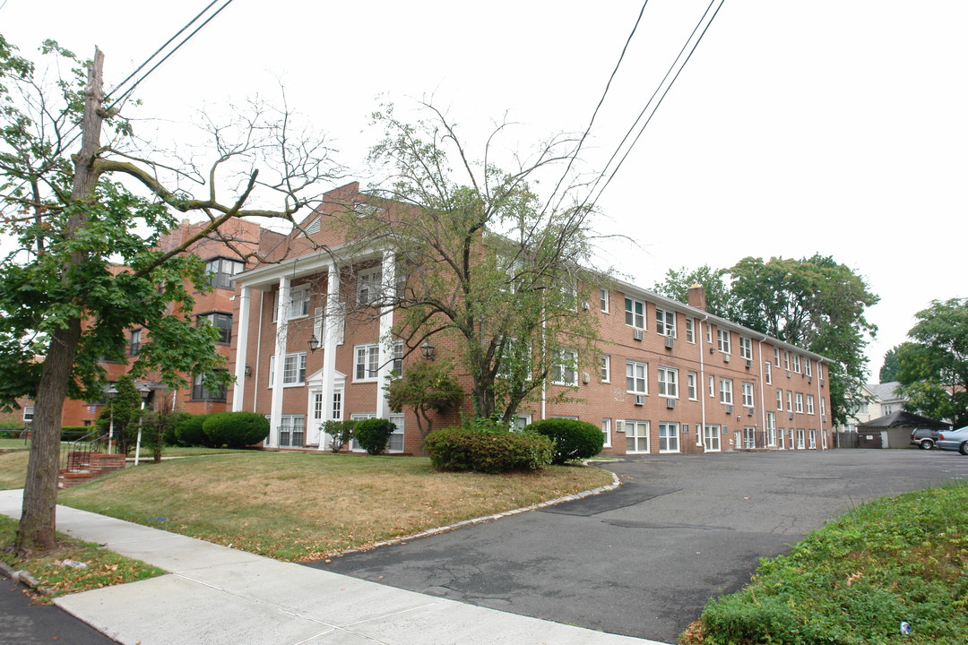 347-355 West End Ave in Elizabeth, NJ - Building Photo