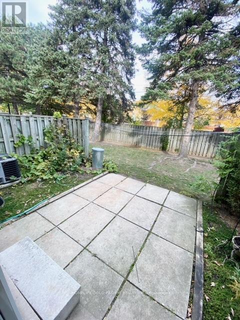 300 Bridletowne Cir in Toronto, ON - Building Photo - Building Photo