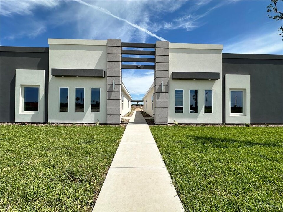 4216 Walnut Ave in McAllen, TX - Building Photo