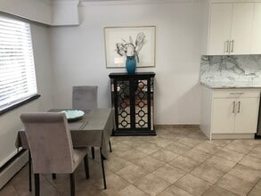 822 Premier St in North Vancouver, BC - Building Photo - Building Photo