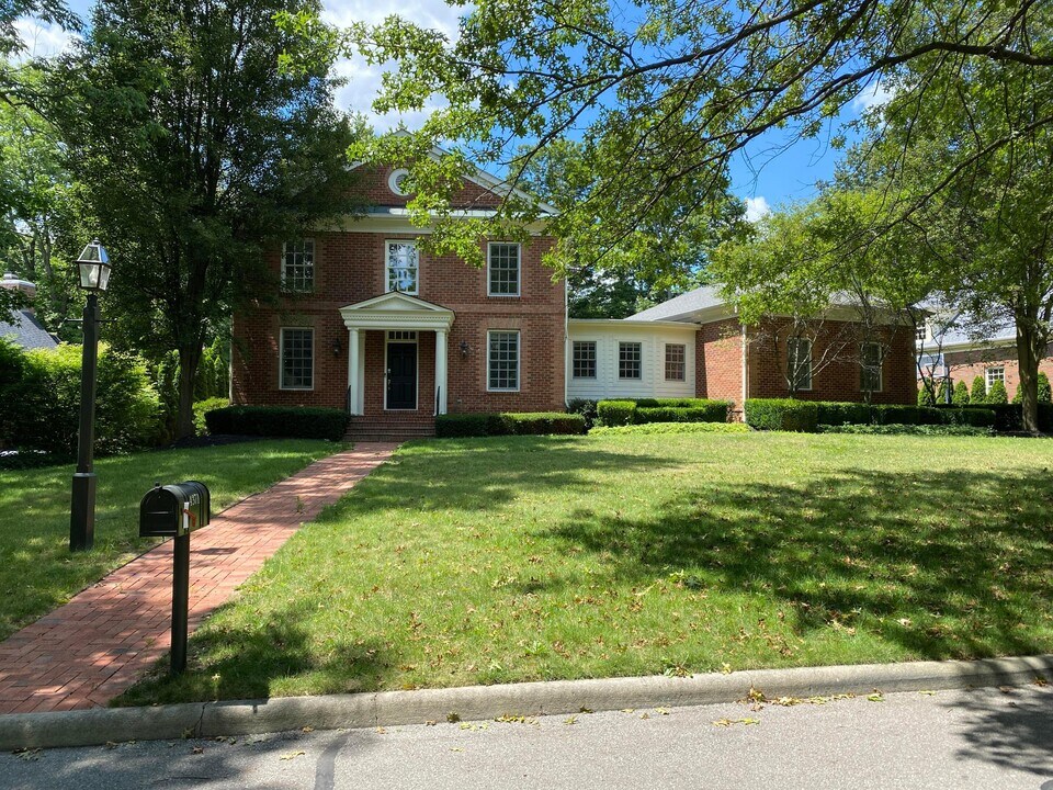 4371 Olmsted Rd in New Albany, OH - Building Photo