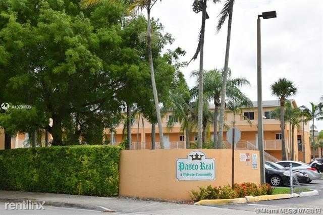 6235 SW Kendale Lakes Cir in Miami, FL - Building Photo