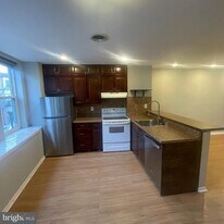 764 S 4th St in Philadelphia, PA - Building Photo