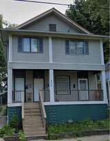 400 E Thrush Ave, Unit A in Peoria, IL - Building Photo