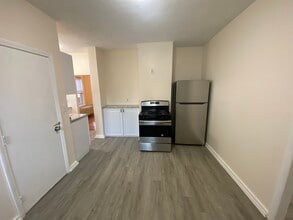 33 Everett Ave, Unit 1 in Somerville, MA - Building Photo - Building Photo