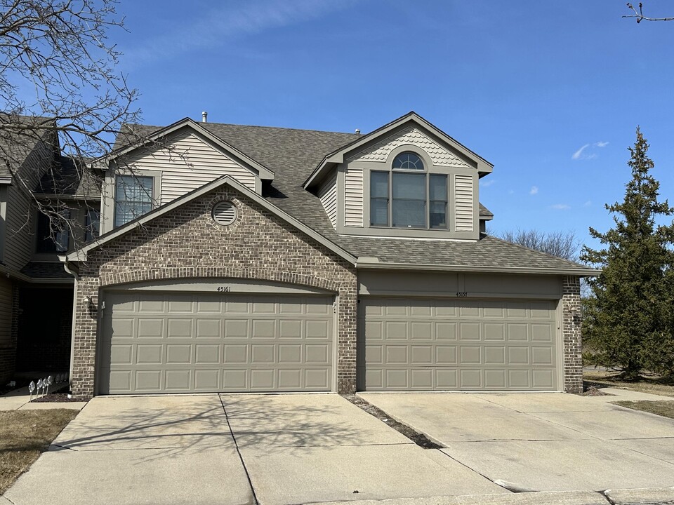 45161 Horseshoe Dr in Canton, MI - Building Photo