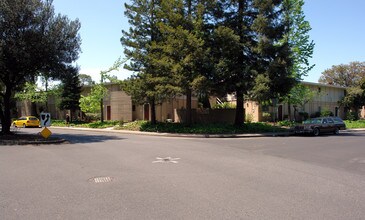 Los Gatos Apartments in Los Gatos, CA - Building Photo - Building Photo