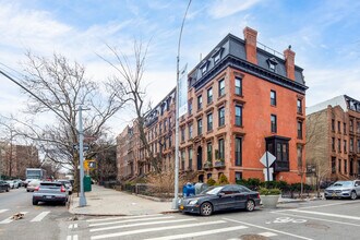 230 Washington Ave in Brooklyn, NY - Building Photo - Building Photo