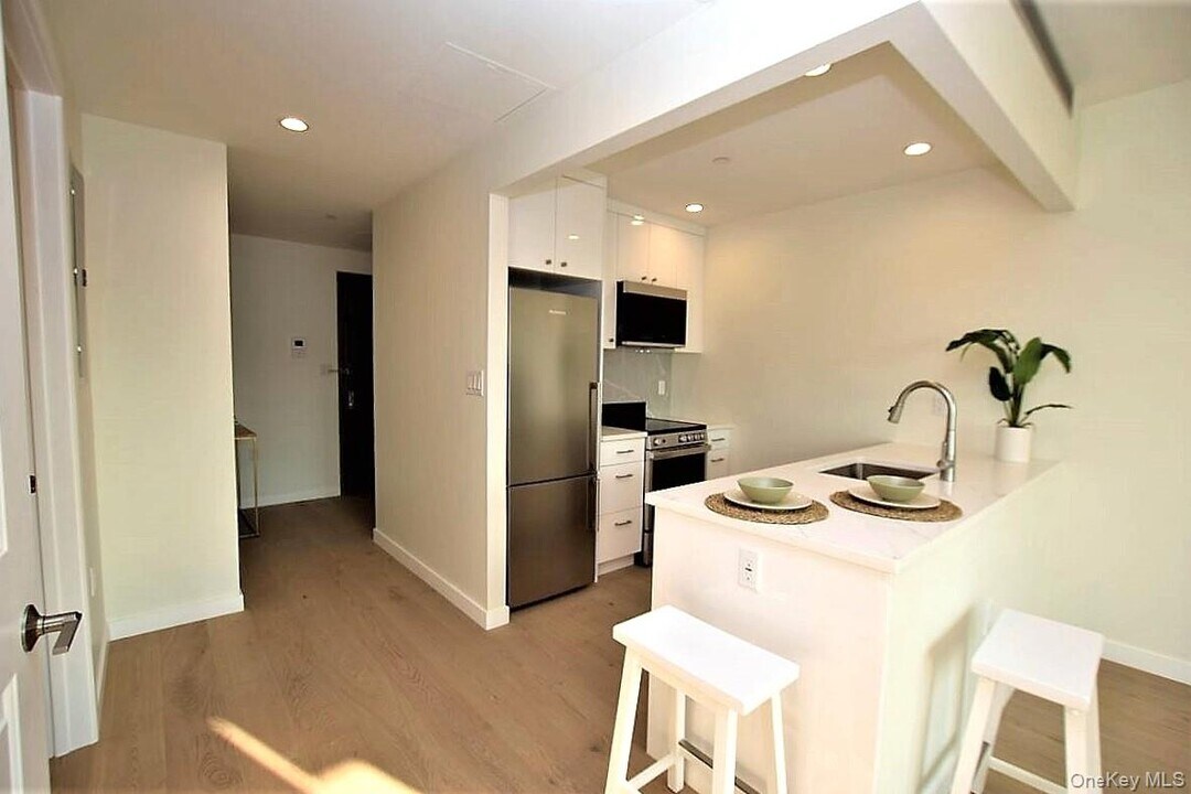41-26 44th St in Queens, NY - Building Photo