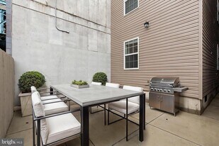 1802 E Huntingdon St in Philadelphia, PA - Building Photo