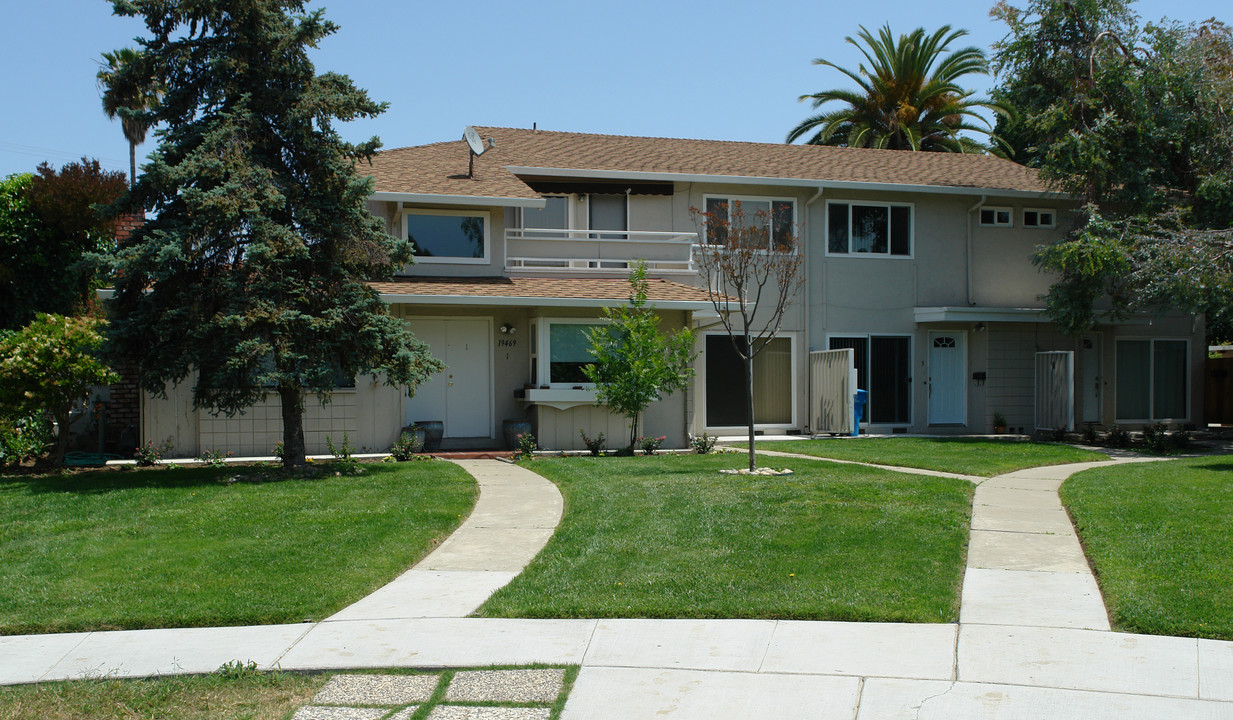 19469 Rosemarie Pl in Cupertino, CA - Building Photo