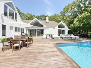 409 Hands Creek Rd in East Hampton, NY - Building Photo - Building Photo
