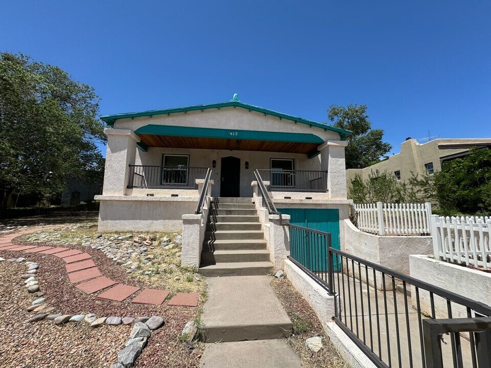 417 Sycamore St NE in Albuquerque, NM - Foto de edificio