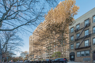 2550 Olinville Ave in Bronx, NY - Foto de edificio - Building Photo