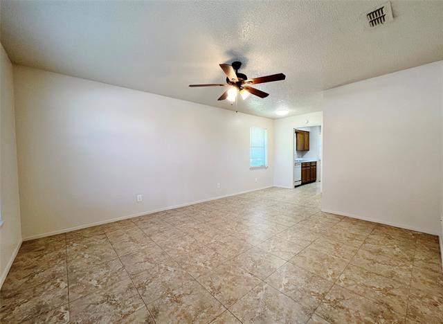 1110 S Rusk St in Weatherford, TX - Building Photo - Building Photo