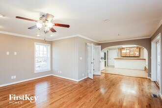 4336 Lake Laurel Dr in Smyrna, GA - Foto de edificio - Building Photo