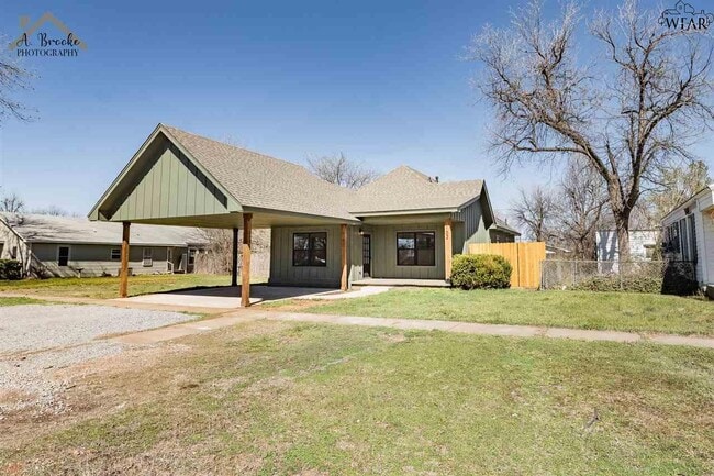 property at 102 W Magnolia Ave