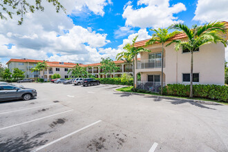 Lakeside Manor Apartments in Sunrise, FL - Building Photo - Building Photo