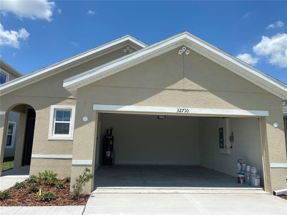 32710 Canyonlands Dr in Wesley Chapel, FL - Building Photo