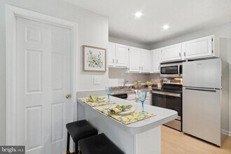 6638 Hillandale Rd in Bethesda, MD - Building Photo - Building Photo