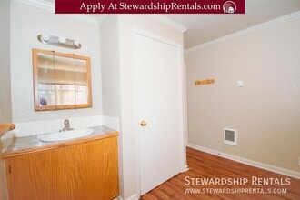 1827 Harris St in Eugene, OR - Foto de edificio - Building Photo