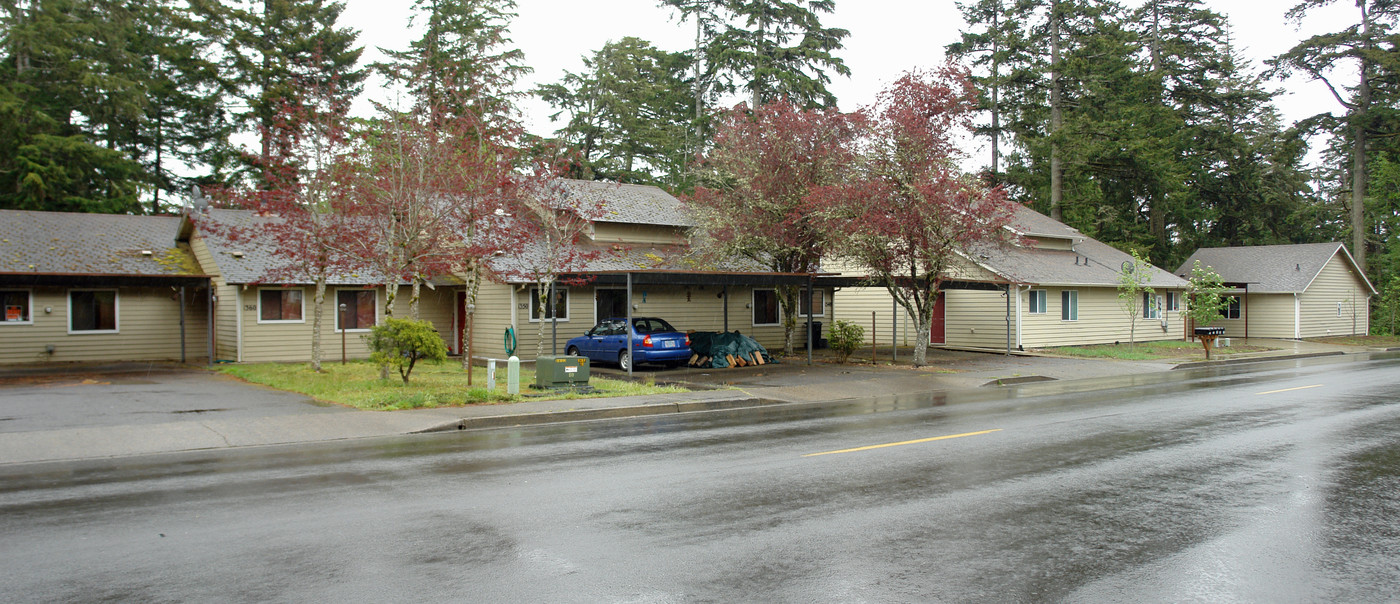 1310-1390 Spruce St in Florence, OR - Foto de edificio
