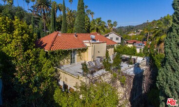 2022 Whitley Ave in Los Angeles, CA - Building Photo - Building Photo