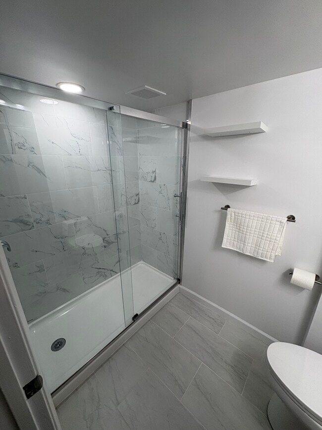 8508 Laurel Oak Dr in Springfield, VA - Building Photo - Building Photo