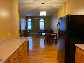 829 N Salina St, Unit #1 in Syracuse, NY - Building Photo