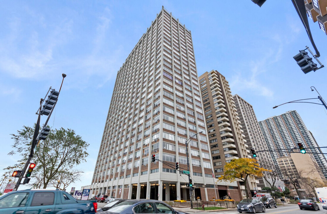 6171 N Sheridan Rd, Unit 1208 in Chicago, IL - Foto de edificio