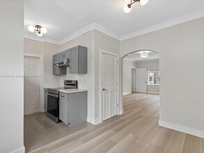 2431 Biscayne Blvd in Miami, FL - Building Photo - Building Photo