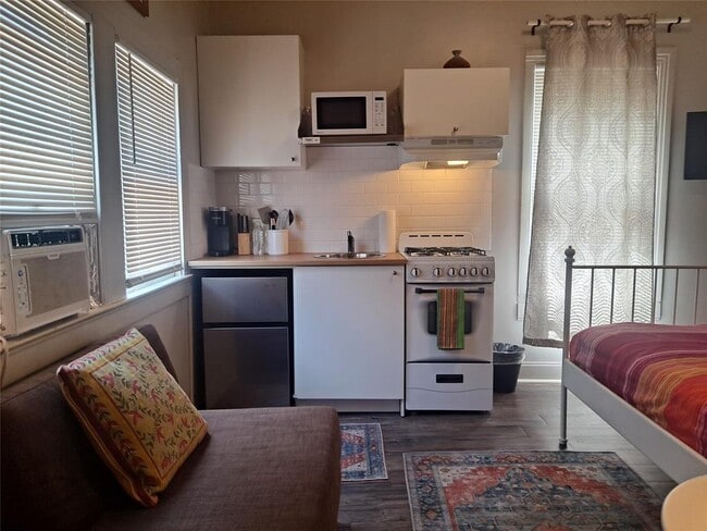 property at 1906 San Gabriel St