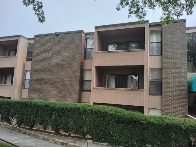 property at 18 Shrewsbury Green Dr