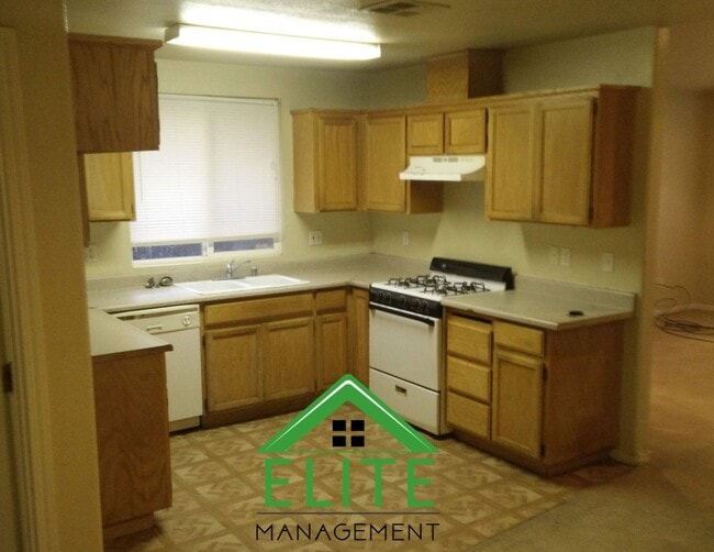 5900 Lemon Park Way in Sacramento, CA - Building Photo - Building Photo