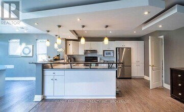 3829 Northwood Dr in Niagara Falls, ON - Building Photo - Building Photo