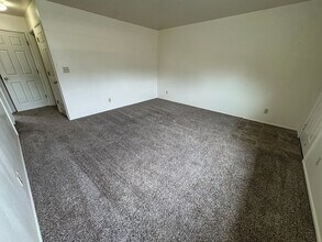 810 18th Ave SW in Albany, OR - Building Photo - Building Photo