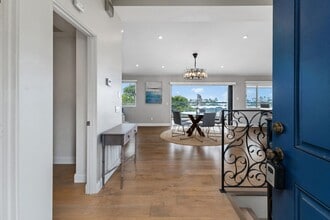 201 S Rios Ave in Solana Beach, CA - Building Photo - Building Photo