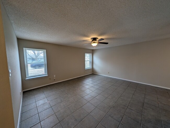 316 S Ave E in Collinsville, OK - Foto de edificio - Building Photo