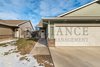 212 W May St in Andover, KS - Foto de edificio - Building Photo