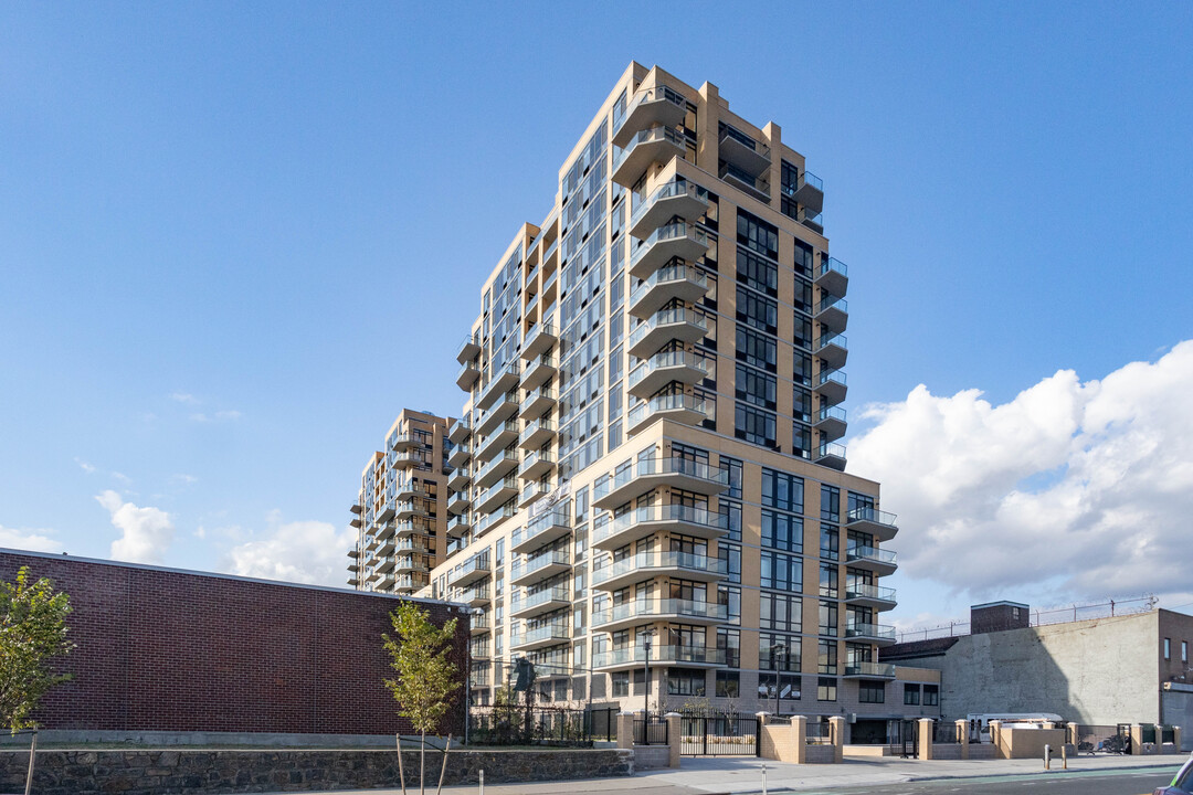 The Vordonia Towers in Astoria, NY - Building Photo