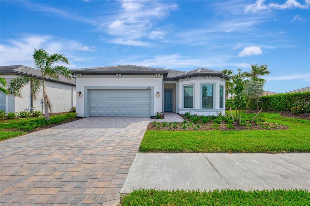 6201 Grande Talon Ln in Nokomis, FL - Building Photo